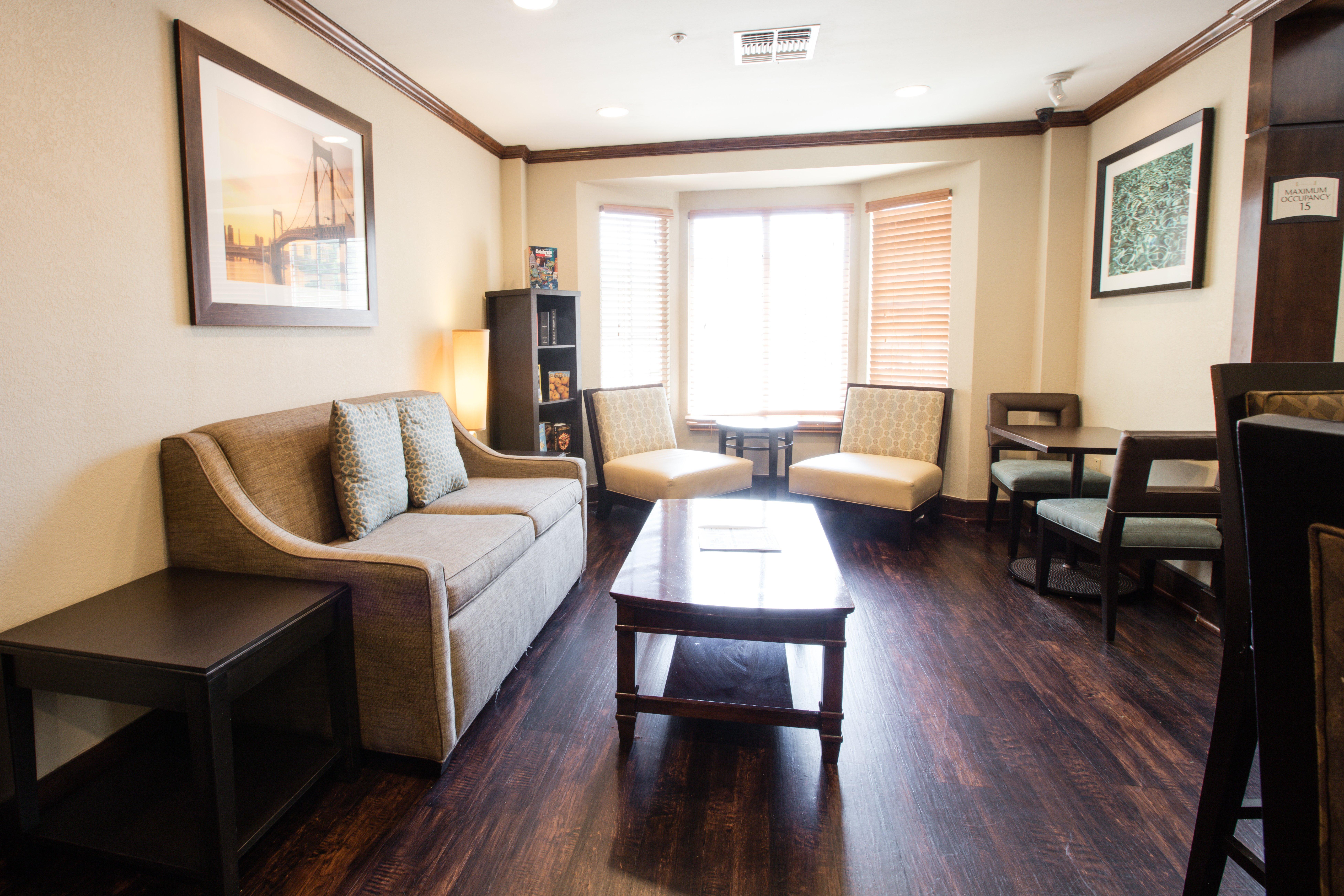 Staybridge Suites Austin Airport By Ihg Εξωτερικό φωτογραφία